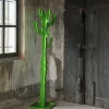 Appendiabiti Da Parete-Selezionato da Mazzolaluce Appendiabiti da terra attaccapanni verde in metallo design moderno