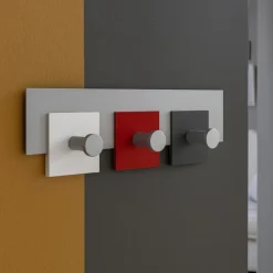 Appendiabiti Da Parete-Selezionato da Mazzolaluce Appendipanni a muro 3 ganci rosso rubino bianco grigio