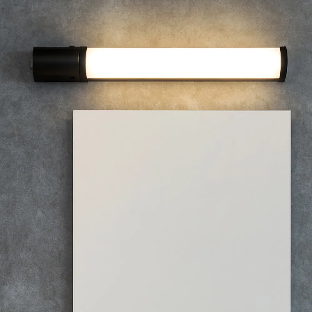 Applique Da Bagno-Selezionato da Mazzolaluce Applique bagno tubo nero led 8w 3000k con presa elettrica