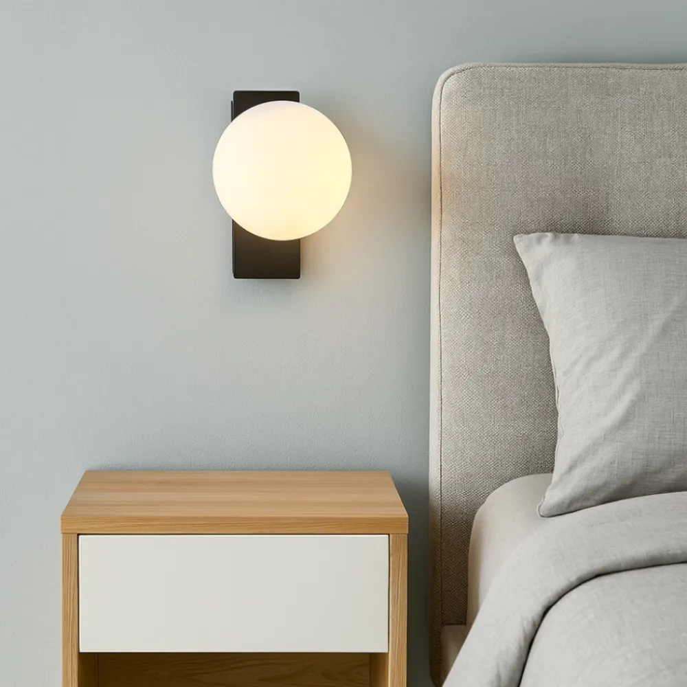 Applique Camera Da Letto-Selezionato da Mazzolaluce Applique camera da letto moderna 5w 3000k nero sfera vetro bianco