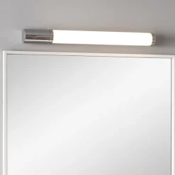 Applique Da Bagno-Selezionato da Mazzolaluce Applique da bagno cromo led 8w 3000k con presa elettrica