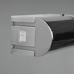 Applique Da Bagno-Selezionato da Mazzolaluce Applique da bagno cromo led 8w 3000k con presa elettrica