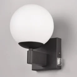 Applique Da Bagno-Selezionato da Mazzolaluce Applique da bagno nera sfera vetro bianco