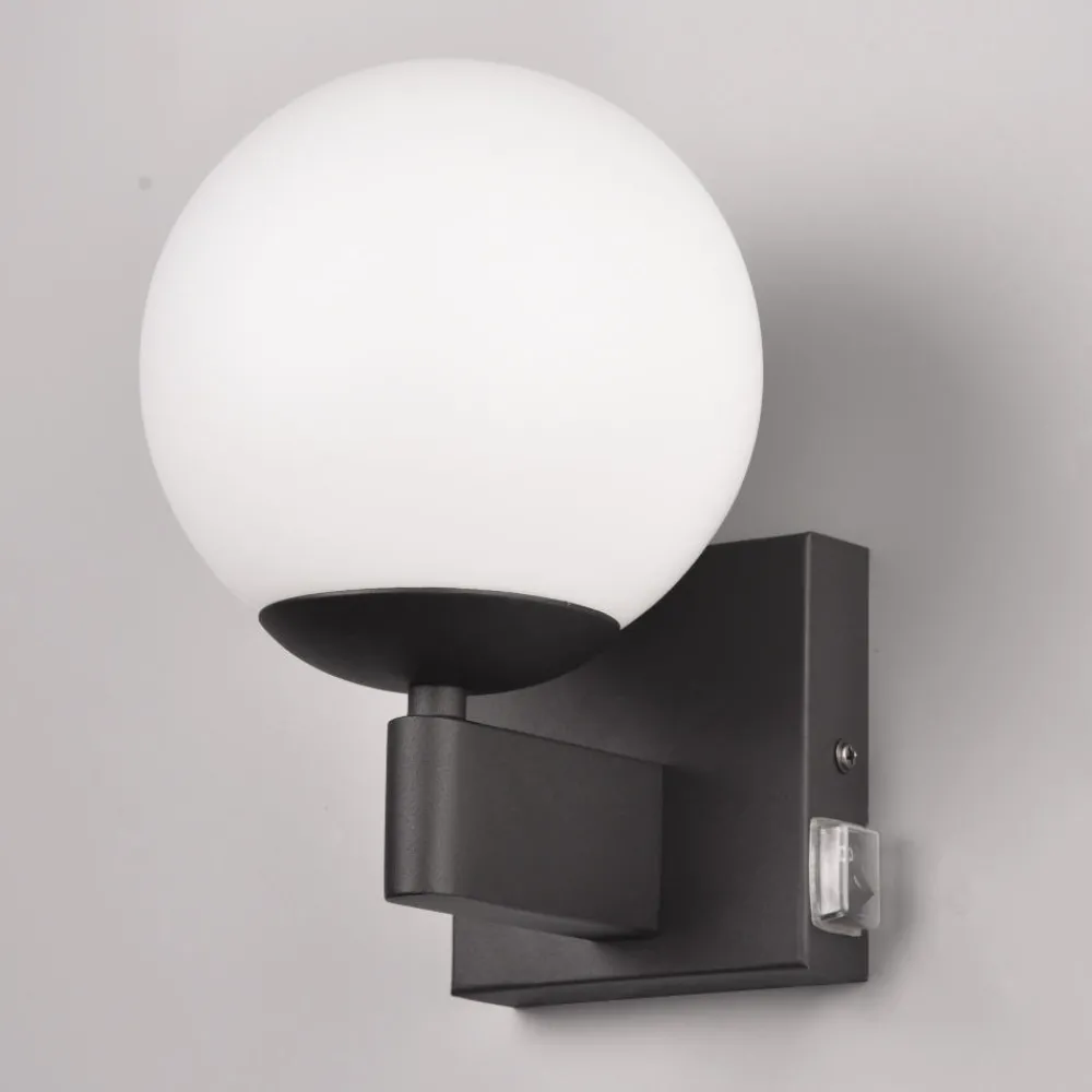 Applique Da Bagno-Selezionato da Mazzolaluce Applique da bagno nera sfera vetro bianco