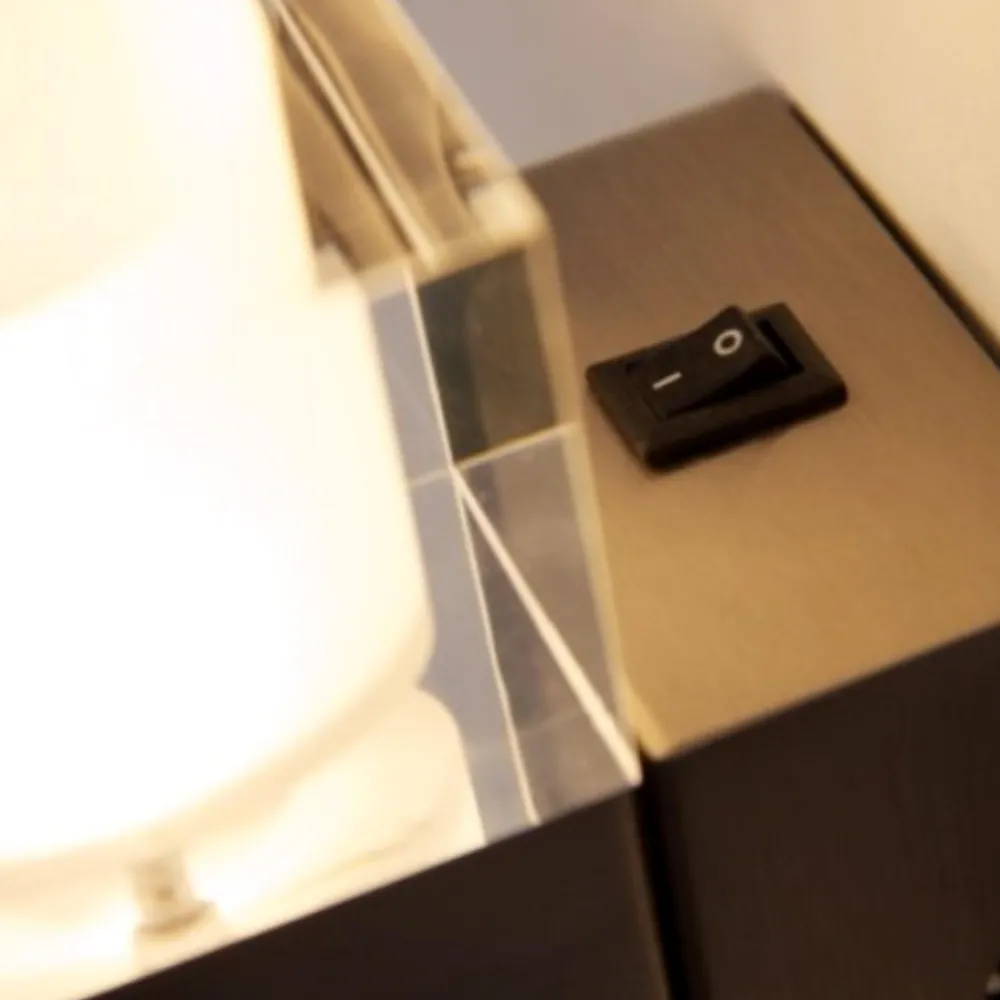 Applique Camera Da Letto-Selezionato da Mazzolaluce Applique da comodino con interruttore grigio cubi vetro led fp