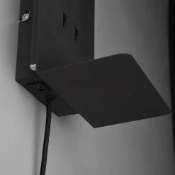 Applique Camera Da Letto-Selezionato da Mazzolaluce Applique da comodino nero con mensola interruttore cavo spina