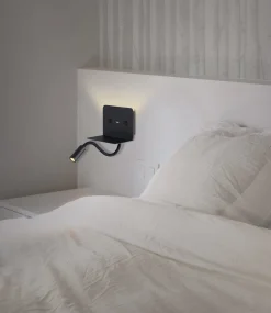 Applique Camera Da Letto-Selezionato da Mazzolaluce Applique da comodino per camera da letto moderna nero con presa usb