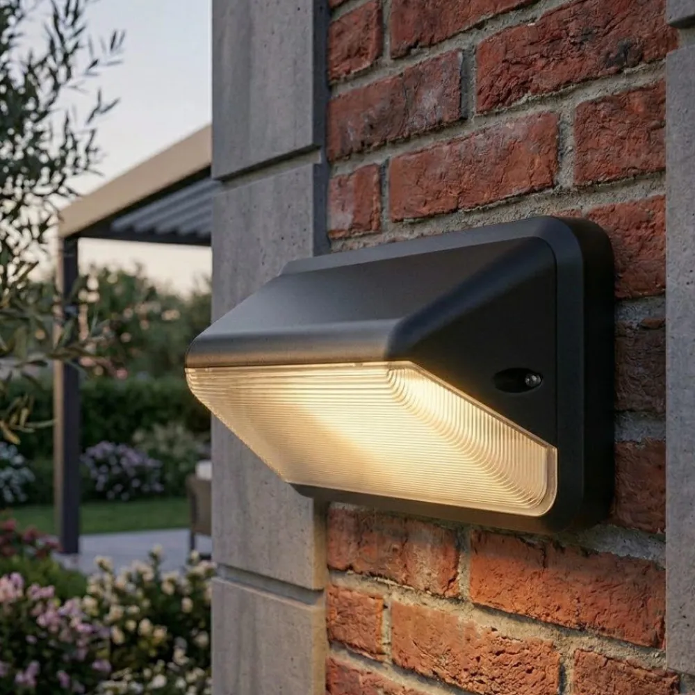 Applique Da Esterno-Selezionato da Mazzolaluce Applique da esterno con sensore di movimento crepuscolare nera led cct ip66