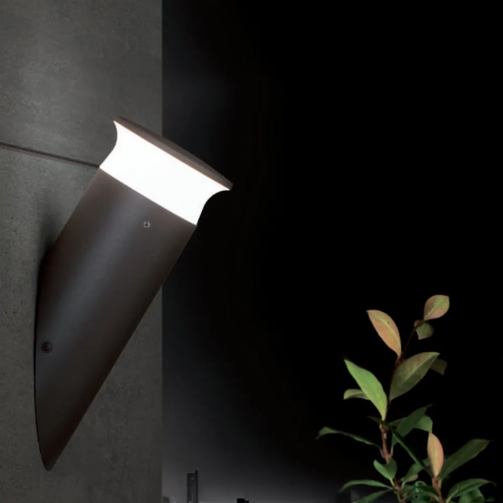 Applique Da Esterno-Selezionato da Mazzolaluce Applique da esterno design inclinato grafite led 9w 4000k