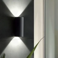 Applique Da Esterno-Selezionato da Mazzolaluce Applique da esterno grafite cilindro biemissione luce led 12w 4000k