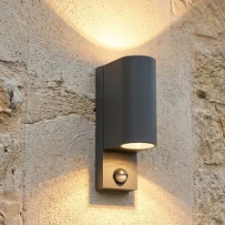 Applique Da Esterno-Selezionato da Mazzolaluce Applique da esterno moderna con sensore di movimento antracite