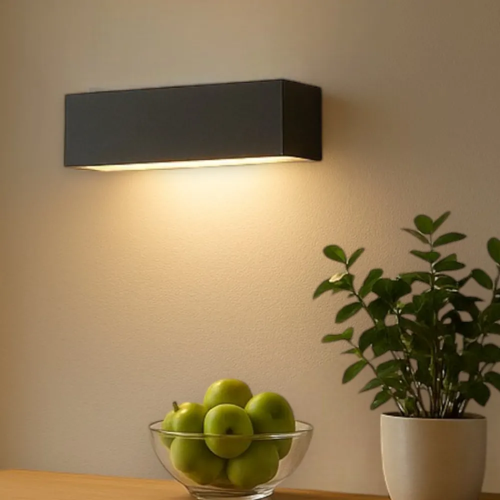 Applique Da Parete-Selezionato da Mazzolaluce Applique da muro rettangolare nero luce verso il basso moderna