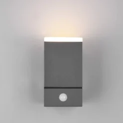 Applique Da Esterno-Selezionato da Mazzolaluce Applique grigia da esterno con sensore di movimento luce orientabile led 7w 3000k ip54