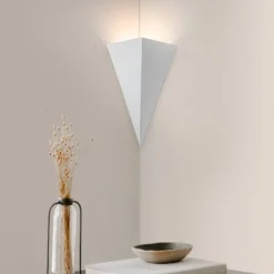 Applique Da Parete-Selezionato da Mazzolaluce Applique in ceramica bianco angolare piramidale
