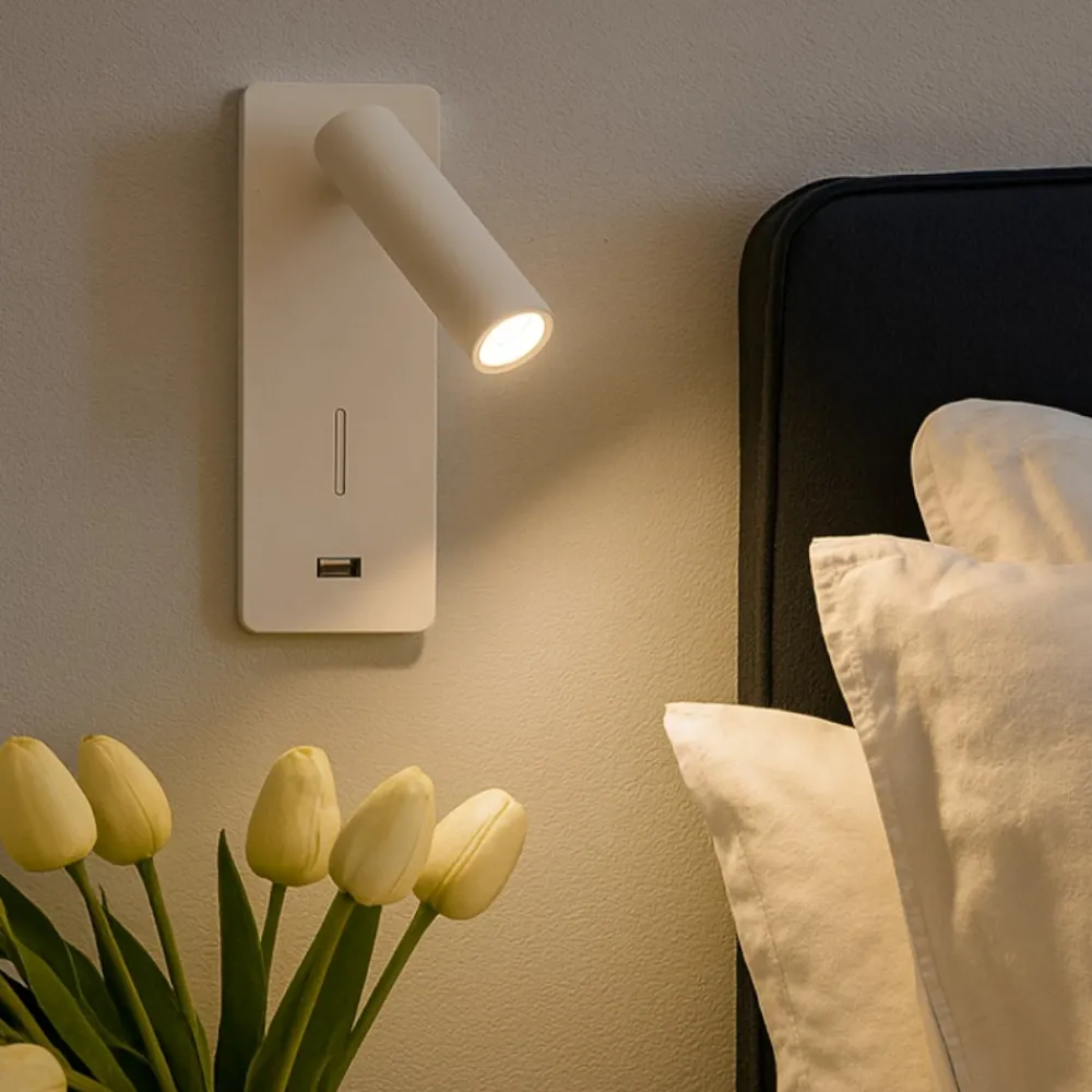 Applique Camera Da Letto-Selezionato da Mazzolaluce Applique orientabile bianco presa usb per comodini camera da letto