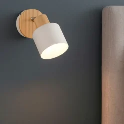 Applique Camera Da Letto-Selezionato da Mazzolaluce Applique per camera da letto grigia di legno orientabile
