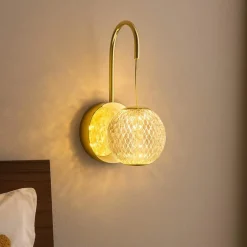 Applique Camera Da Letto-Selezionato da Mazzolaluce Applique per camera da letto oro sfera trasparente led 3200k