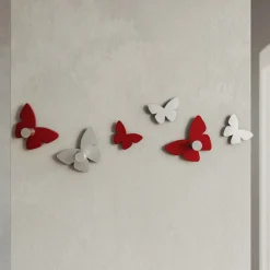Appendiabiti Da Parete-Selezionato da Mazzolaluce Attaccapanni da muro moderno farfalle legno rosso rubino e grigio