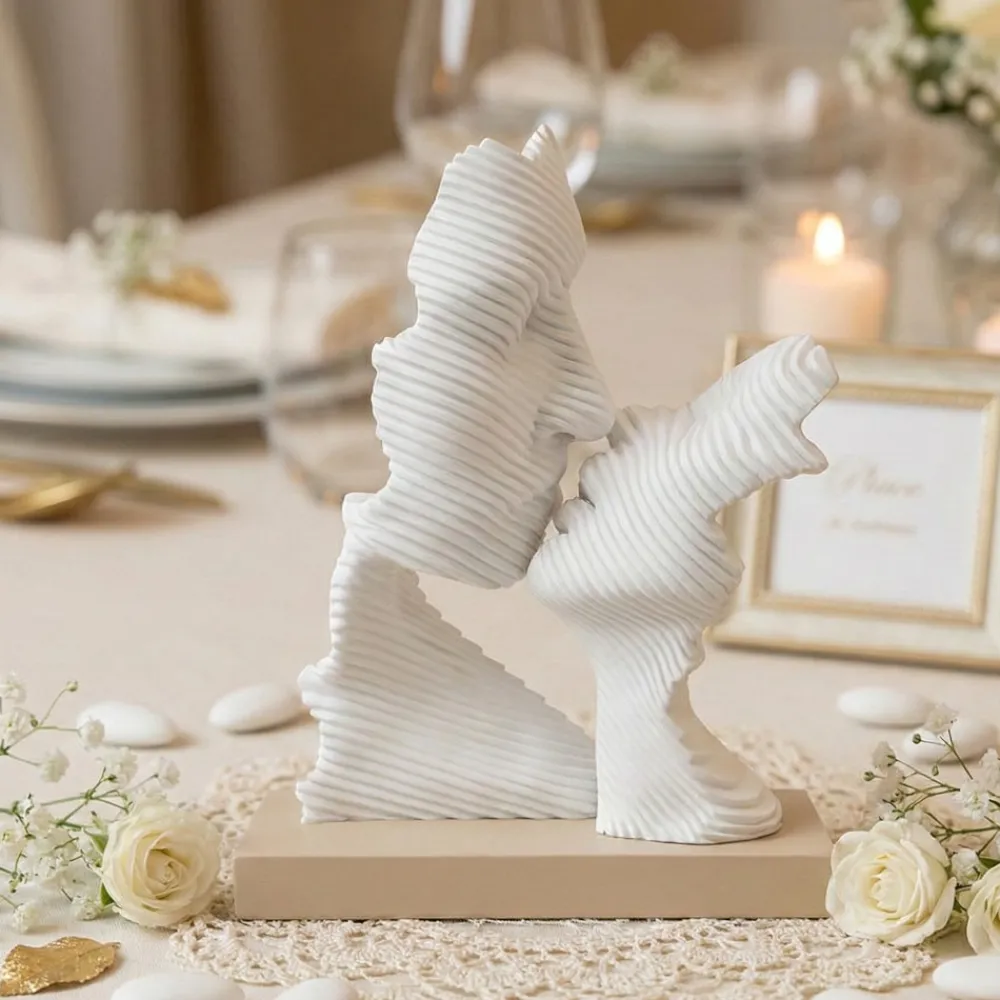 Soprammobili Moderni-Bongelli Preziosi Bomboniera scultura da tavolo h16 bacio stilizzato nocciola
