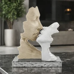 Soprammobili Moderni-Bongelli Preziosi scultura bacio stilizzato bianco nocciola argento