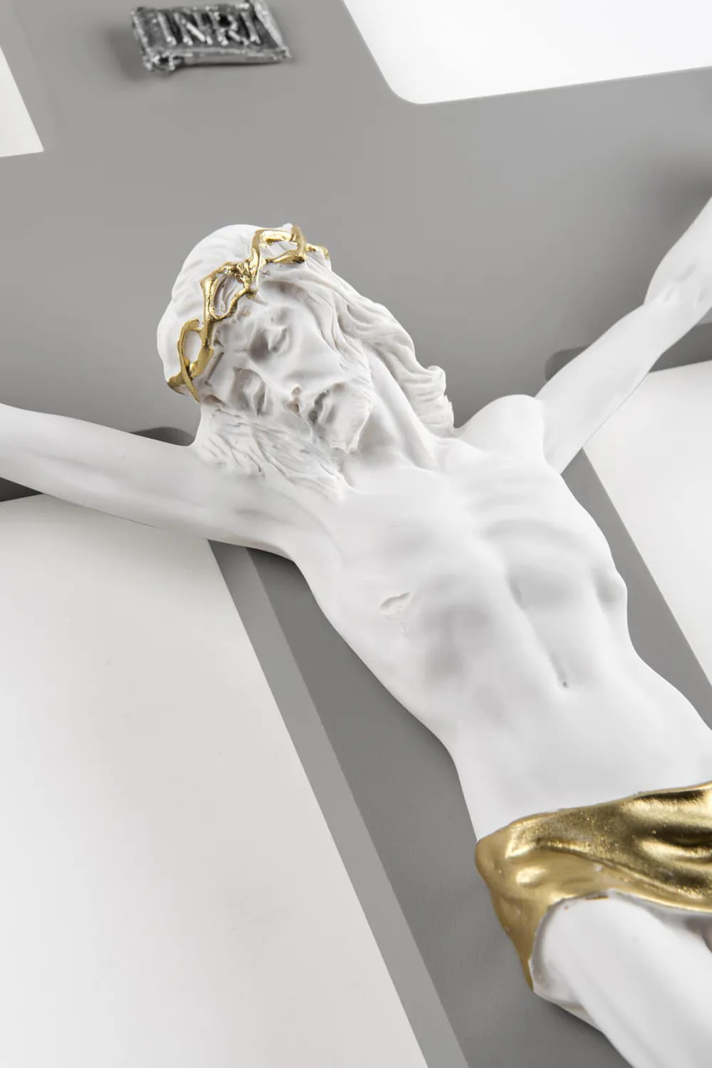 Crocifissi Da Parete-Selezionato da Mazzolaluce Crocifisso da parete 16x25 croce antracite cristo bianco oro