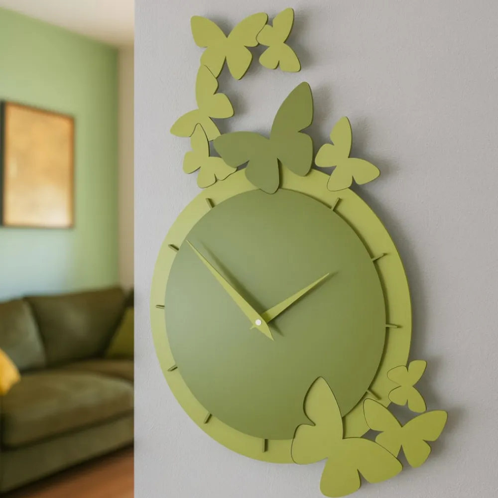 Orologi Da Parete Moderni-Selezionato da Mazzolaluce Dancing butterfly orologio da parete moderno legno colore verde oliva