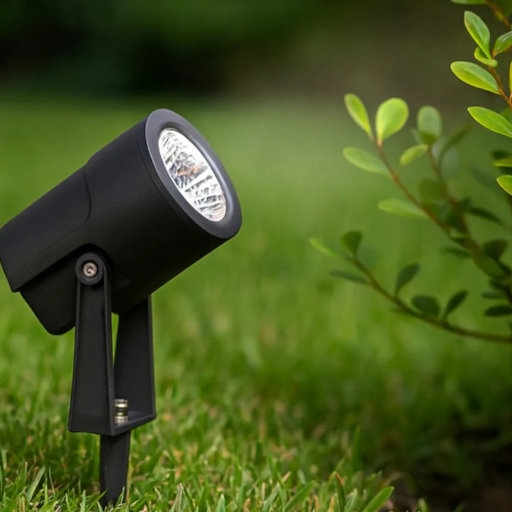 Faretti Da Esterno-Selezionato da Mazzolaluce Faretto con picchetto nero da esterno led 12w 4000k