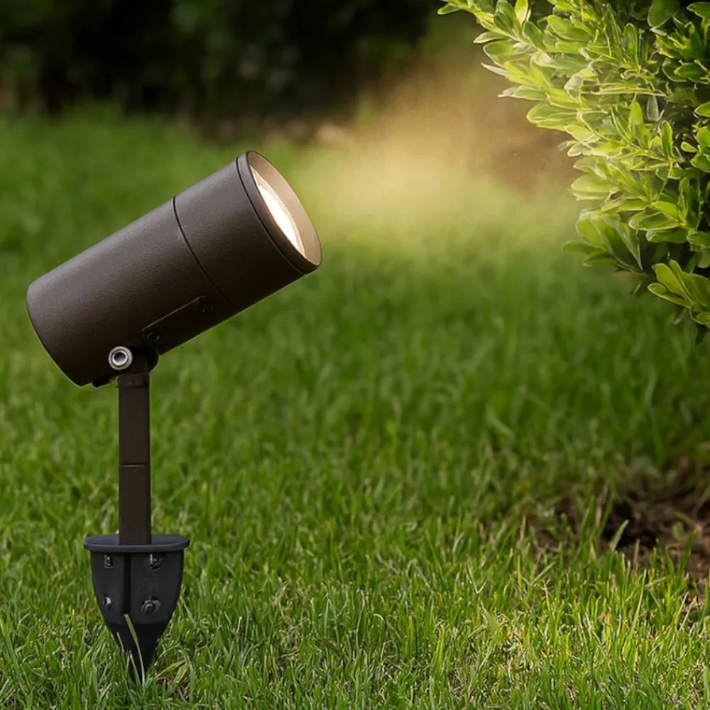 Faretti Da Esterno-Selezionato da Mazzolaluce Faretto per esterni corten con picchetto led 12w cct ip65