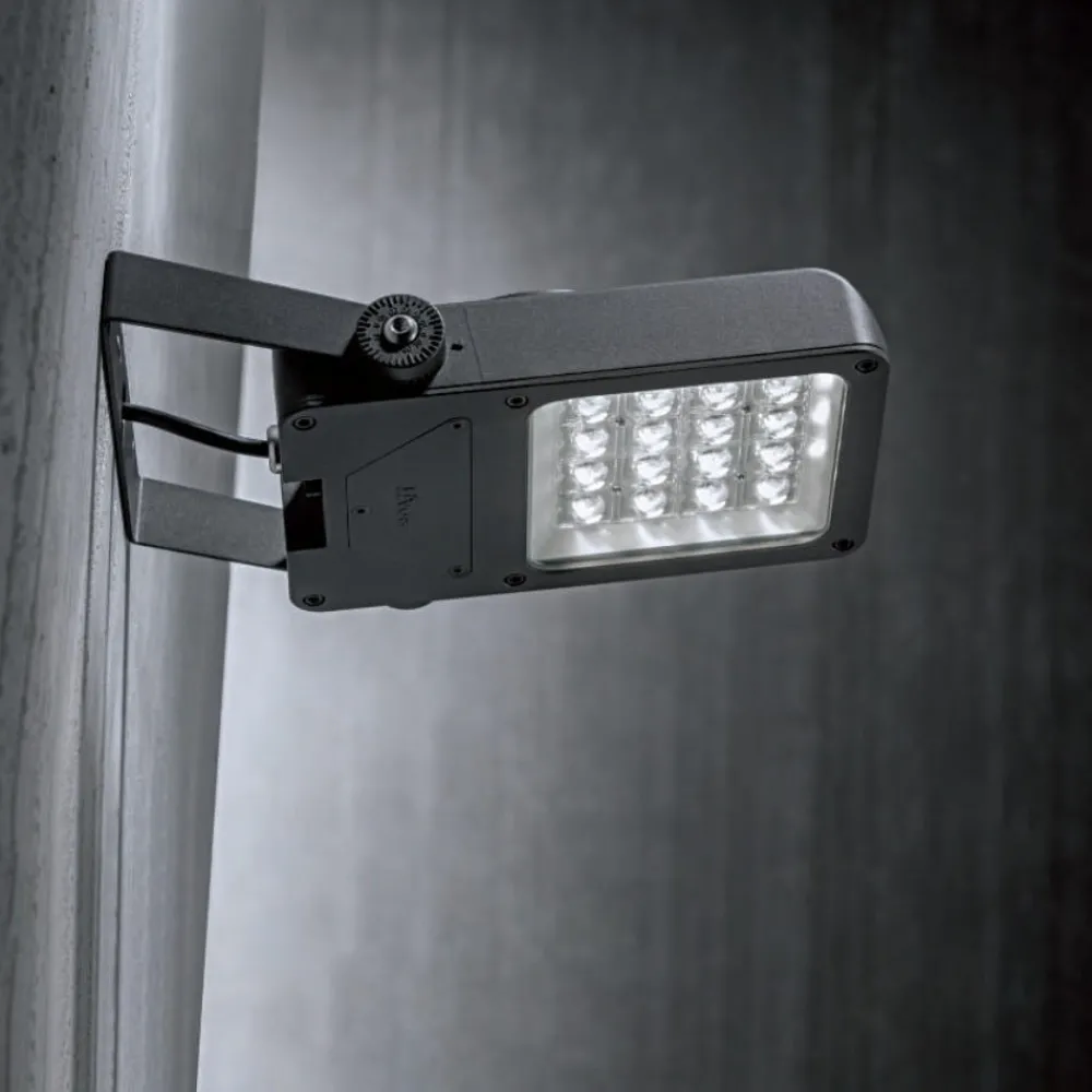 Faretti Da Esterno-Selezionato da Mazzolaluce Faro proiettore grigio per esterno led 35w 3000k ottica 120x60 ip67
