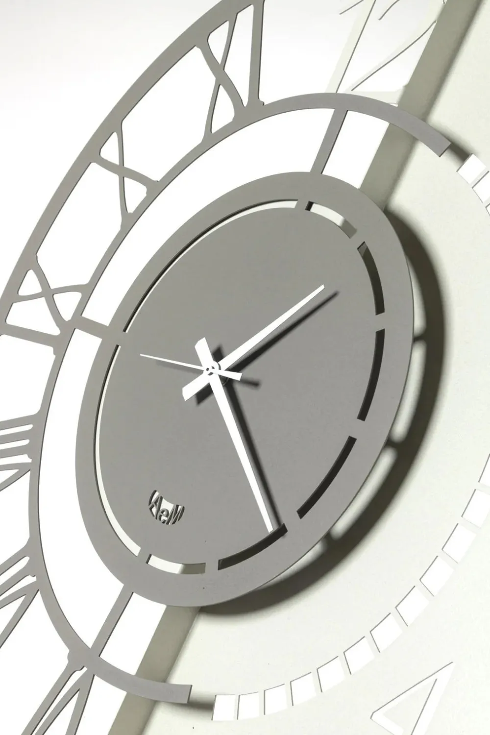 Orologi Da Parete Moderni-Selezionato da Mazzolaluce Grande orologio da parete design numeri fango e avorio dual time