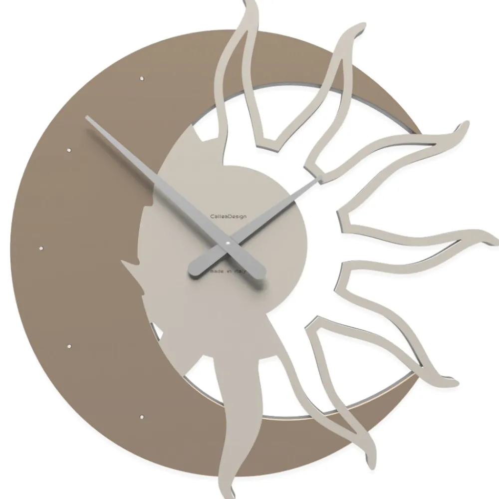 Orologi Da Parete Moderni-Selezionato da Mazzolaluce Grande orologio 60 moderno da parete legno colore caffelatte