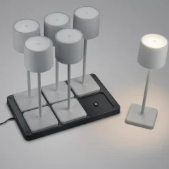 Lampade Da Tavolino Esterno-Selezionato da Mazzolaluce Kit 6 lampade da tavolo grigio senza fili con postazione ricaricabile