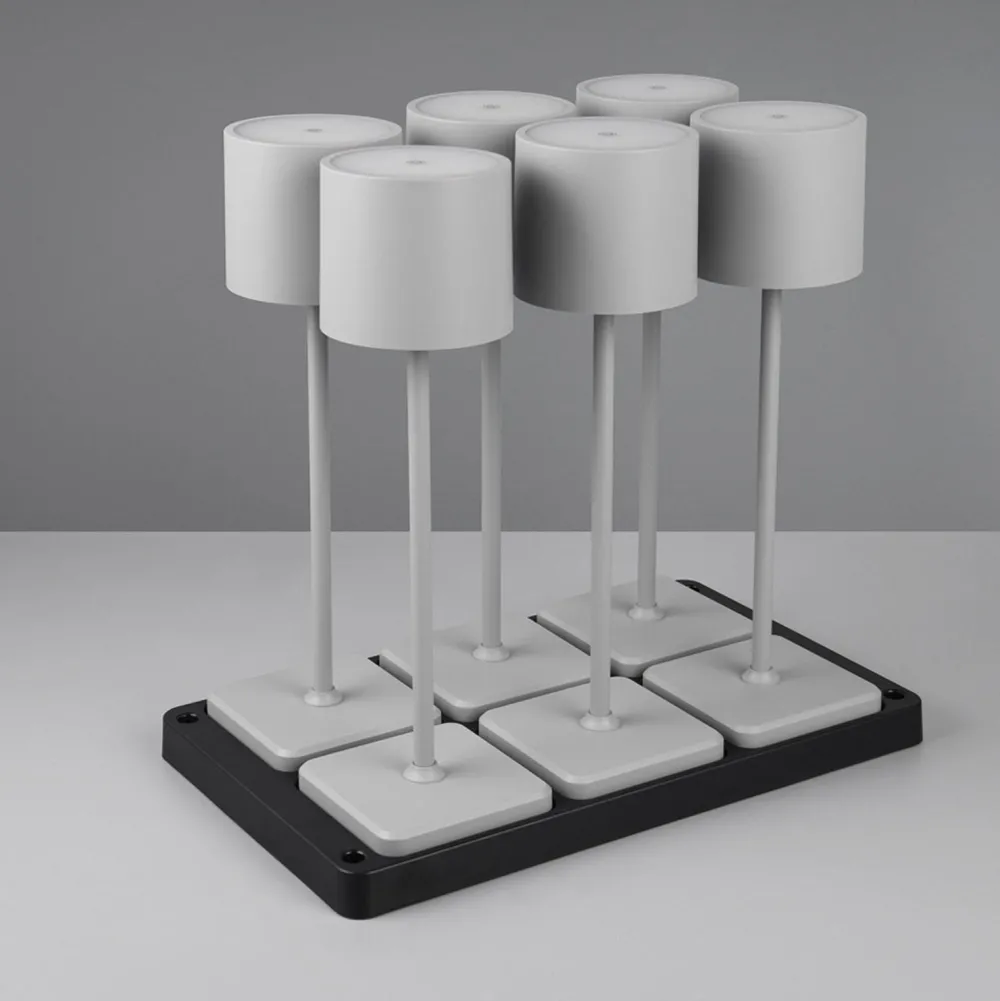 Lampade Da Tavolino Esterno-Selezionato da Mazzolaluce Kit 6 lampade da tavolo grigio senza fili con postazione ricaricabile