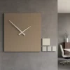 Orologi Da Parete Moderni-Selezionato da Mazzolaluce Kubo orologio da parete moderno legno colore caffelatte
