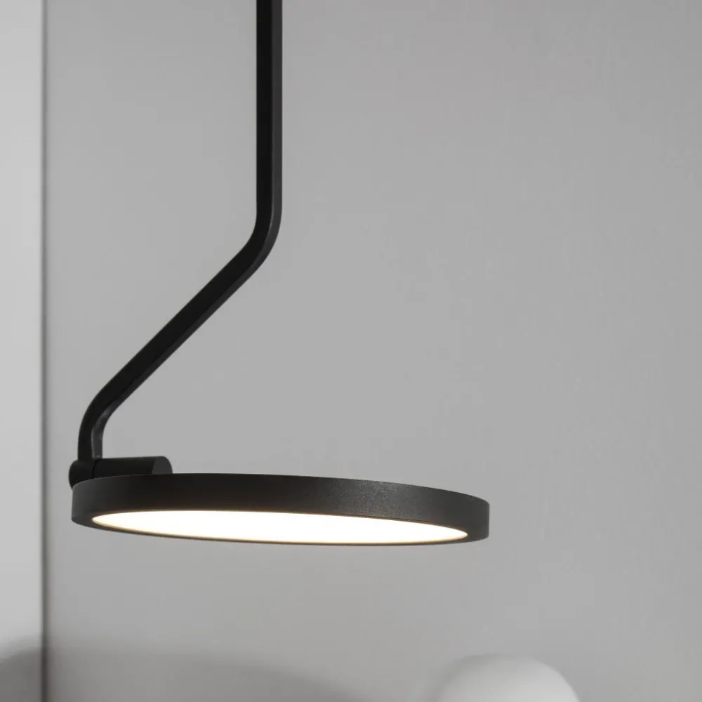 Lampadari Moderni-Selezionato da Mazzolaluce Lampada a sospensione con decentramento nera led 3000k orientabile