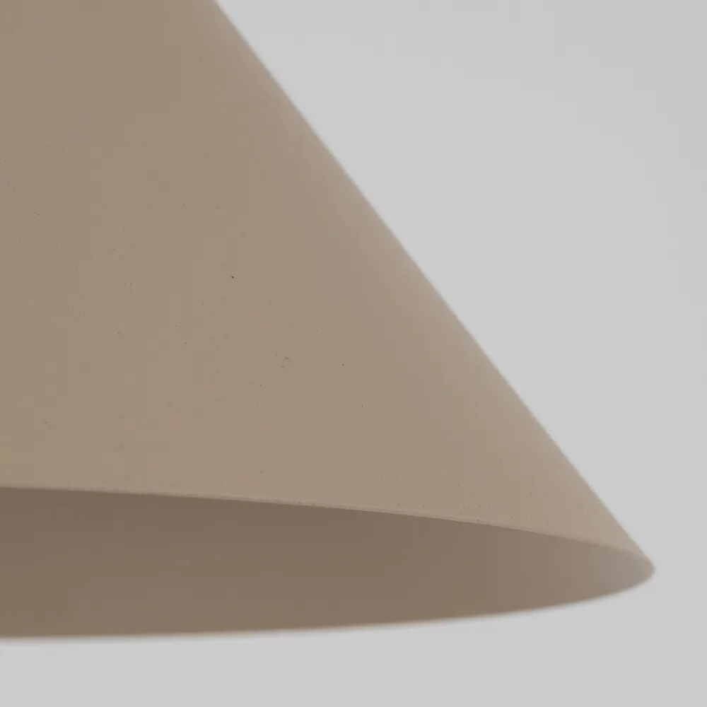 Lampade A Sospensione-Selezionato da Mazzolaluce Lampada a sospensione cono 21 cm sabbia per cucina