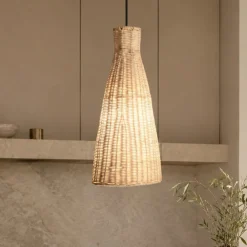 Lampade A Sospensione-Selezionato da Mazzolaluce Lampada a sospensione cono di rattan naturale per isola cucina