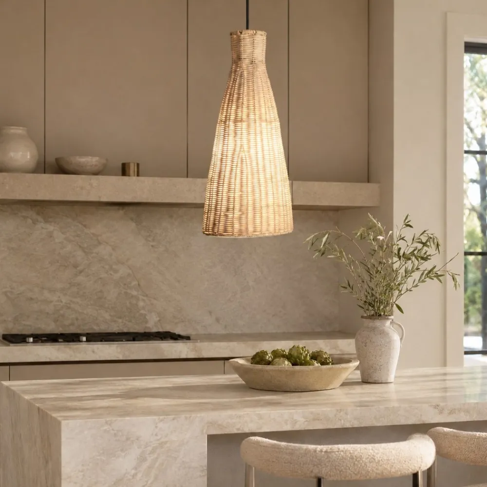 Lampade A Sospensione-Selezionato da Mazzolaluce Lampada a sospensione cono di rattan naturale per isola cucina