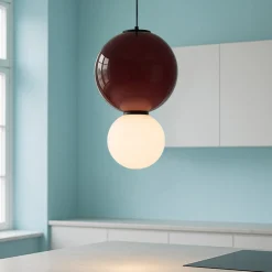 Lampade A Sospensione-Selezionato da Mazzolaluce Lampada a sospensione da cucina sfera vetro cporcellana bordeaux led 3000k