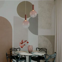 Lampade A Sospensione-Selezionato da Mazzolaluce Lampada a sospensione led sfera vetro tonalità rosa