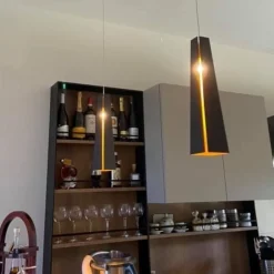Lampade A Sospensione-Selezionato da Mazzolaluce Lampada a sospensione led 6w per penisola cono in metallo nero e oro