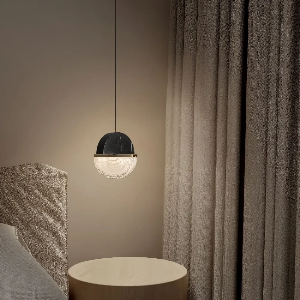 Lampade A Sospensione-Selezionato da Mazzolaluce Lampada a sospensione marmo nero vetro effetto nuvola orientabile metallo oro per comodino