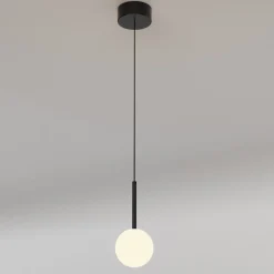 Lampade A Sospensione-Selezionato da Mazzolaluce Lampada a sospensione nera sfera di vetro bianca