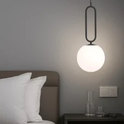 Lampade A Sospensione-Selezionato da Mazzolaluce Lampada a sospensione nera sfera bianca per comodino