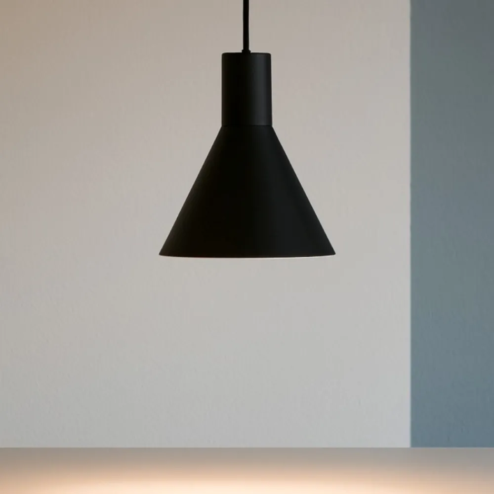 Lampade A Sospensione-Selezionato da Mazzolaluce Lampada a sospensione per isola cucina nero a cono 18 cm