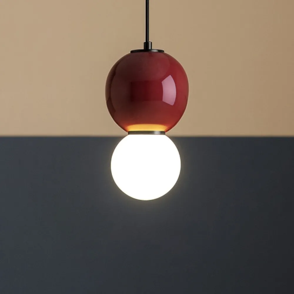 Lampade A Sospensione-Selezionato da Mazzolaluce Lampada a sospensione sfera vetro porcellana bordeaux