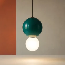 Lampade A Sospensione-Selezionato da Mazzolaluce Lampada a sospensione sfera vetro porcellana verde da cucina led 3000k