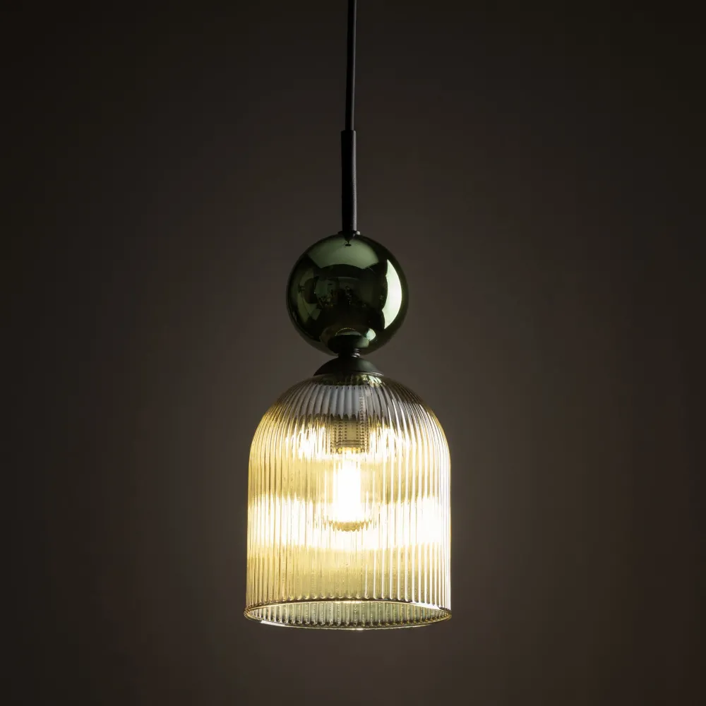 Lampade A Sospensione-Selezionato da Mazzolaluce lampada a sospensione vetro ambra rigato sfera verde lucido