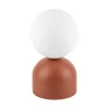 Abat Jour-Selezionato da Mazzolaluce Lampada da comodino colore mattone sfera bianca design moderna