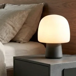 Abat Jour-Selezionato da Mazzolaluce Lampada da comodino moderna fungo vetro bianco base nera